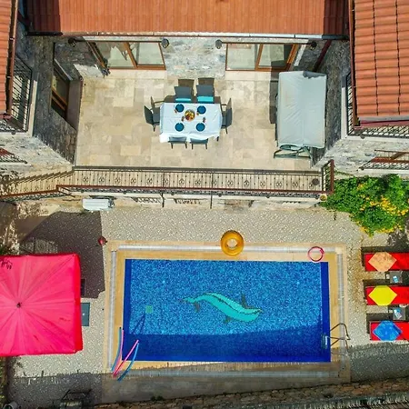 Candy Stone, Private Pool For 8 People Apartament