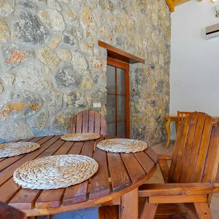 Apartment Candy Stone, Private Pool For 8 People *