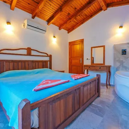 Candy Stone, Private Pool For 8 People Apartment