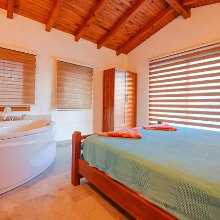 Candy Stone, Private Pool For 8 People Apartment *