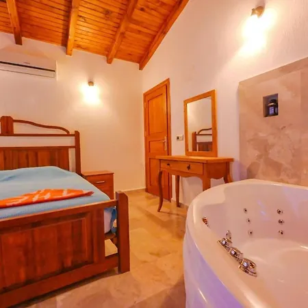 Candy Stone, Private Pool For 8 People Apartment Fethiye