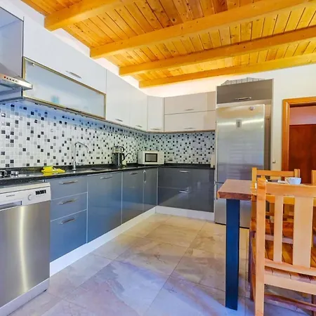 Apartment Candy Stone, Private Pool For 8 People *